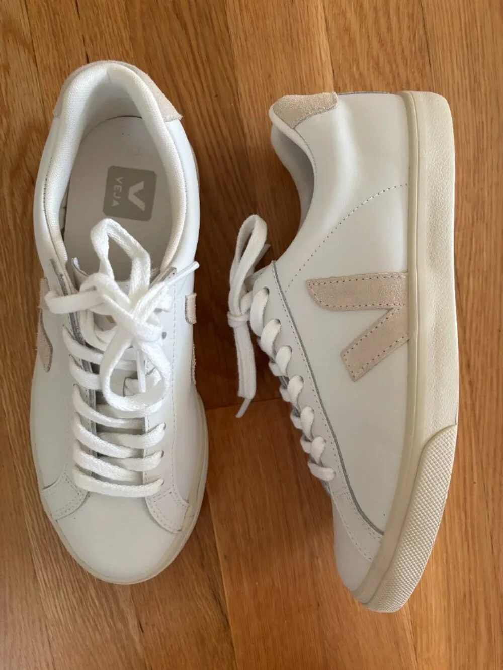 Veja White/Cream Leather Women's Sneakers - Size 8 - NEARLY NEW! FREE SHIPPING!